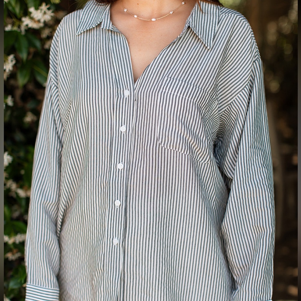 NWOT Carly Jean Los Angeles Kennedy Button Down
